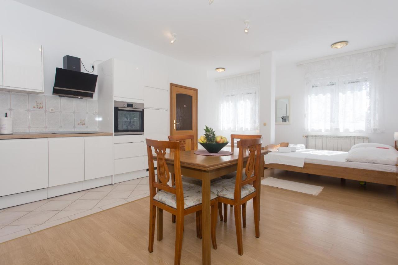 Apartments Villa Japeri Kaštela Rom bilde