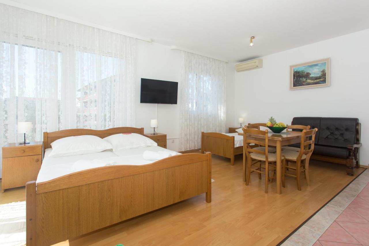 Apartments Villa Japeri Kaštela Rom bilde